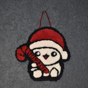 Déco hivernale tufté, a poser ou accrocher, fil recyclé, Français noir, rouge et blanc.